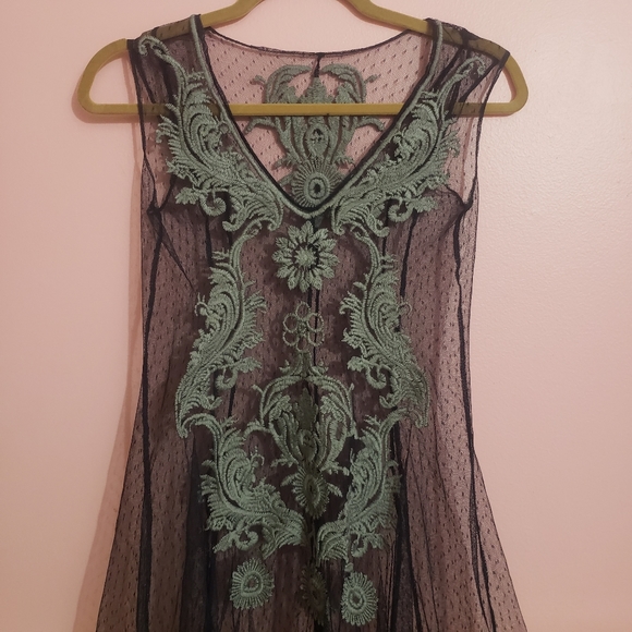 Embroidered overlay sheer dress - Picture 3 of 7